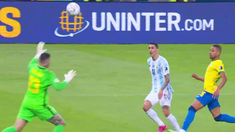 El gol de Ángel Di María dejó una profunda huella en un defensor brasileño. El gol de Ángel Di María dejó una profunda huella en un defensor brasileño.