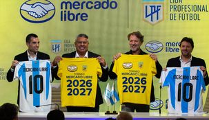 Leandro Petersen y Claudio Tapia, de la AFA, junto a Juan Martin de la Serna y Juan Lavista, de Mercado Libre. Leandro Petersen y Claudio Tapia, de la AFA, junto a Juan Martin de la Serna y Juan Lavista, de Mercado Libre.