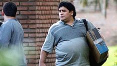 Luego de dejar el fútbol, Maradona se encontraba con mucho sobrepeso y su salud peligraba. Luego de dejar el fútbol, Maradona se encontraba con mucho sobrepeso y su salud peligraba.