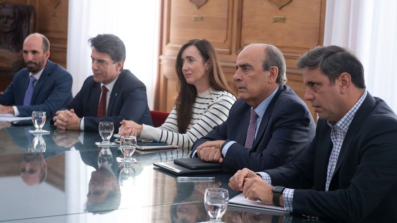 El encuentro es encabezado por Victoria Villaruel y Guillermo Francos.