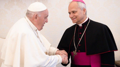 El papa Francisco junto a Robert Francis Prevost. El papa Francisco junto a Robert Francis Prevost.