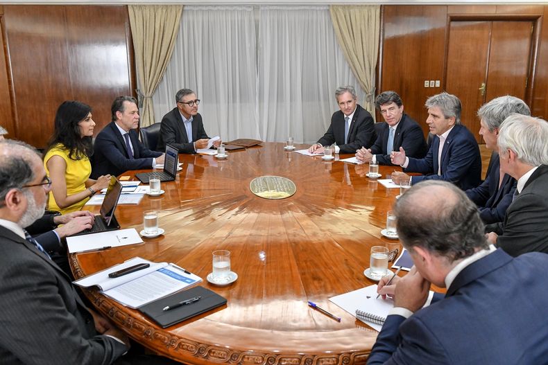 Caputo se reunió este miércoles con la nñumero dos del Fondo y otros funcionarios del organismo.