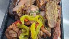 Su ubicación lo posiciona muy cerca de la estación Tropezón del tren San Martín. Su ubicación lo posiciona muy cerca de la estación Tropezón del tren San Martín.