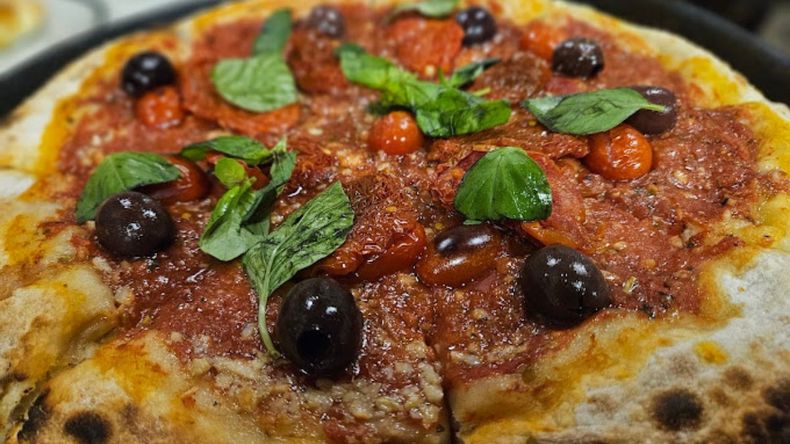 El bodegón barato de Buenos Aires que hace una pizza riquísima y es pet-friendly.
