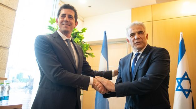 El ministro del Interior se encuentra en una gira por Israel.