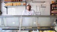 Tras el retiro, Nieva se dedica a trabajar en una fábrica de pastas. Tras el retiro, Nieva se dedica a trabajar en una fábrica de pastas.