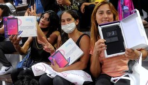 Los beneficiarios de AUH podrán recibir tablet gratis con un requisito relacionado al SMVM. Los beneficiarios de AUH podrán recibir tablet gratis con un requisito relacionado al SMVM.