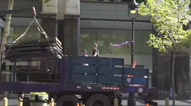 El vallado sobre el edificio que ocupa la Embajada de Israel en Buenos Aires.
