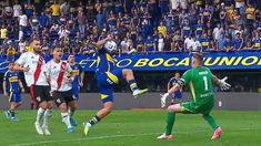 El reglamento dice que un gol debe ser anulado inmediatamente después que el balón le toque en la mano o el brazo, incluso de manera accidental El reglamento dice que un gol debe ser anulado inmediatamente después que el balón le toque en la mano o el brazo, incluso de manera accidental