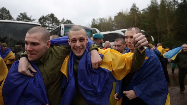 Rusia y Ucrania intercambiaron 370 prisioneros de guerra