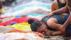 El dolor de una familiar de una víctima de la masacre anti-narco. El dolor de una familiar de una víctima de la masacre anti-narco.