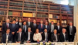 Luis Caputo y Diego Santilli en la reunión en Francia.