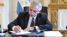 El Presidente firmó el pedido junto a un grupo de gobernadores.