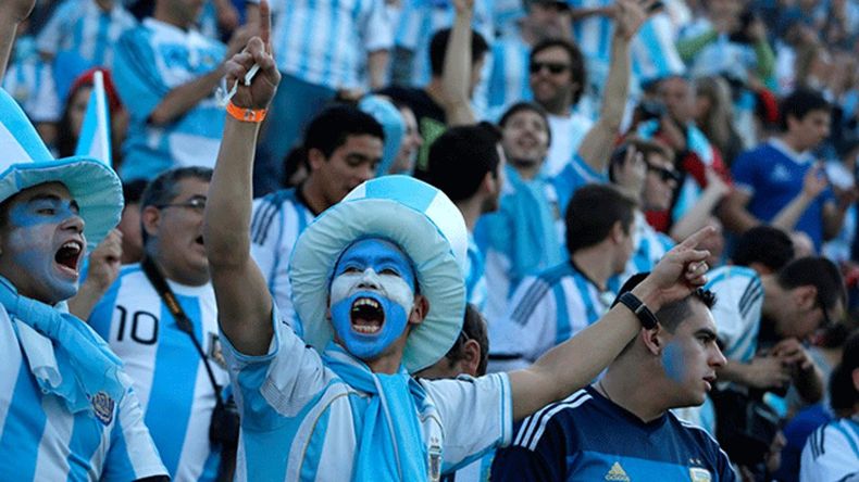 ¿Cuáles son las costumbres argentinas: Día del Amigo, choripán y fútbol?