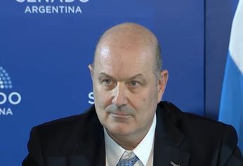 Sturzenegger descartó la intervención del Gobierno ante el endeudamiento de los hogares y apuntó contra los bancos