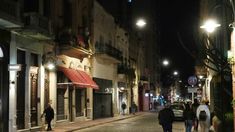 Tienen un radio más amplio de iluminación porque están ubicadas por debajo de la copa de los árboles. Tienen un radio más amplio de iluminación porque están ubicadas por debajo de la copa de los árboles.