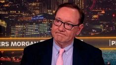 Kevin Spacey se quebró durante una entrevista al confesar que está en quiebra. Kevin Spacey se quebró durante una entrevista al confesar que está en quiebra.