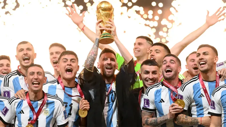 Varios jugadores de la Selección le escribió a una exparticipante de Gran Hermano.