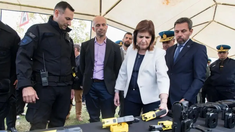 Patricia Bullrich destacó la modernidad de las Tasers adquiridas por el Gobierno.&nbsp;