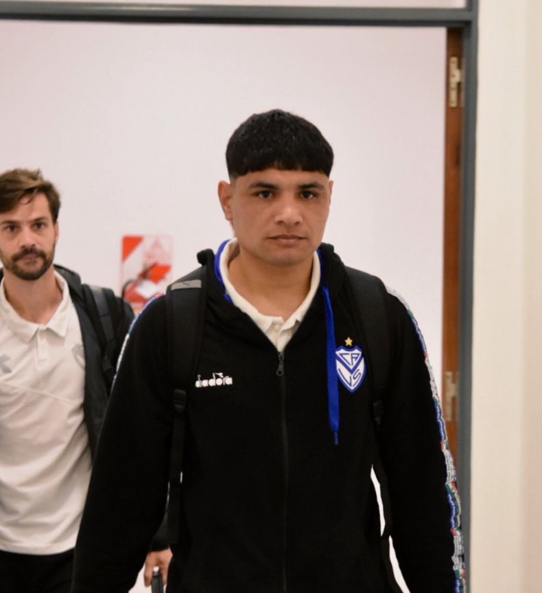 Claudio Aquino, de Vélez, en su llegada al estadio. Claudio Aquino, de Vélez, en su llegada al estadio.