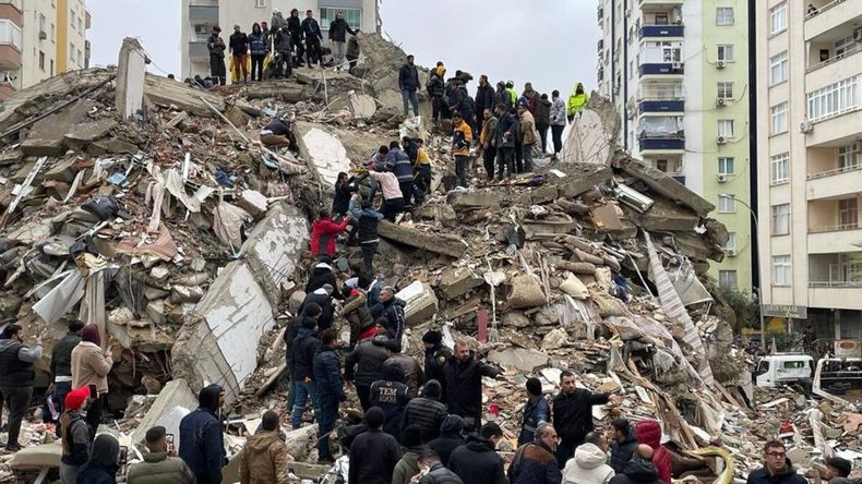 Turquía y Siria informaron al menos 3.800 muertos luego del terremoto que se registró este lunes.