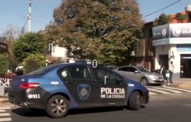Los investigadores analizan las cámaras de seguridad para establecer dónde subió el asaltante y hacia dónde escapó.&nbsp;