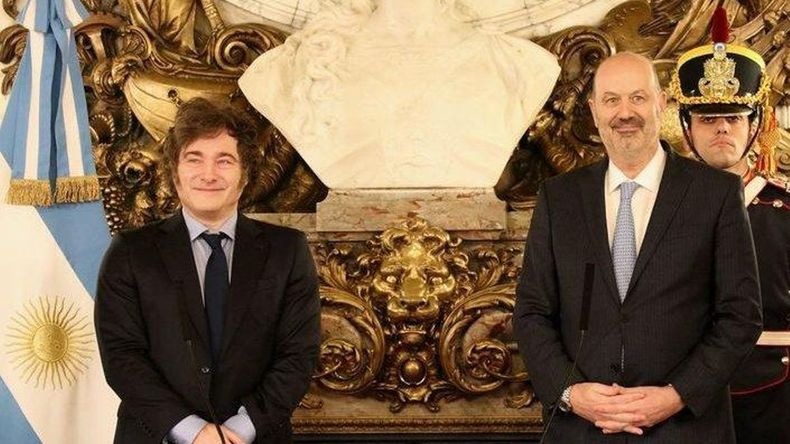 Federico Sturzenegger junto a Javier Milei.