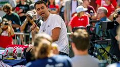 Kirk murió el miércoles tras recibir un disparo en la garganta. Kirk murió el miércoles tras recibir un disparo en la garganta.