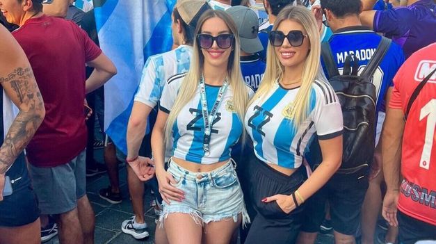 Las hinchas argentinas que hicieron topless en Qatar pudieron evitar la cárcel.