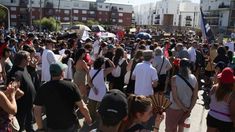 Vecinos de Villa Lugano marcharon este viernes para reclamar justicia por Juan Gabriel González. Vecinos de Villa Lugano marcharon este viernes para reclamar justicia por Juan Gabriel González.