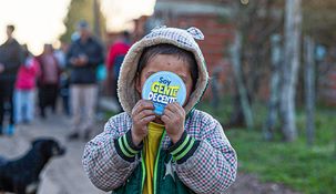 Los descalzos de Corrientes acompañan la campaña de Martín Ascúa.