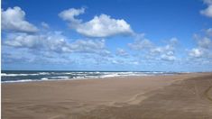Turismo en Argentina: la playa que pocos conocen y es una de las más fascinantes.