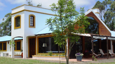 El alojamiento propone habitaciones cómodas y un clima muy tranquilo. El alojamiento propone habitaciones cómodas y un clima muy tranquilo.