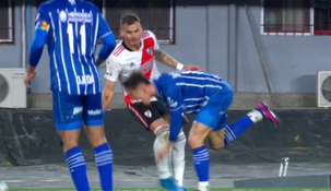Lamolina le perdonó la vida a González Pirez por una dura plancha.