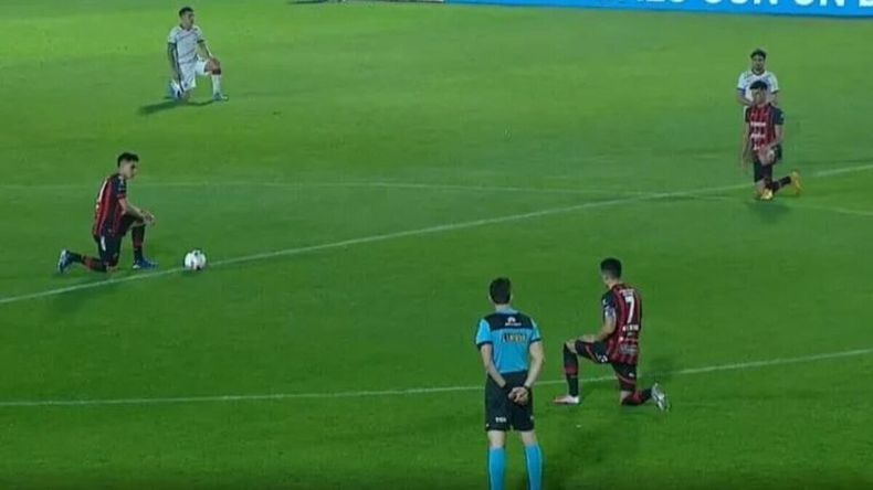 Liga Profesional: ¿por Qué Se Hace Un Minuto De Silencio Con La Rodilla ...