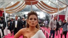 El look de los famosos que desfilaron por la alfombra roja El look de los famosos que desfilaron por la alfombra roja