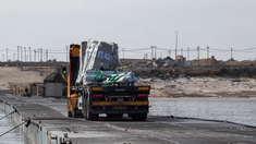 El muelle construido por Estados Unidos en Gaza permitó el ingreso de casi 100 camiones de ayuda humanitaria El muelle construido por Estados Unidos en Gaza permitó el ingreso de casi 100 camiones de ayuda humanitaria