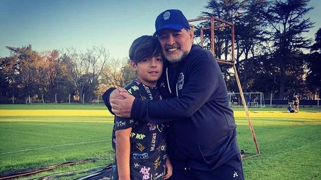 Benjamín Agüero y Diego Maradona, y el reencuentro en 2019.