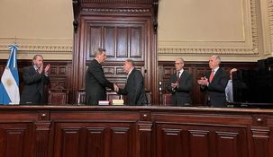 El acto pone fin al conflicto de poderes que mantuvo al organismo con un miembro menos durante más de un año