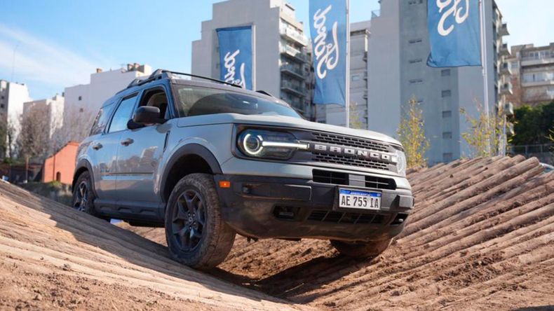 Los visitantes pueden probar una vuelta en el circuito off-road abordo de la Bronco