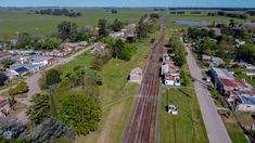 En la provincia de Buenos Aires hay dos ciudades que quedaron como pueblos fantasmas, por dos motivos muy diferentes. En la provincia de Buenos Aires hay dos ciudades que quedaron como pueblos fantasmas, por dos motivos muy diferentes.