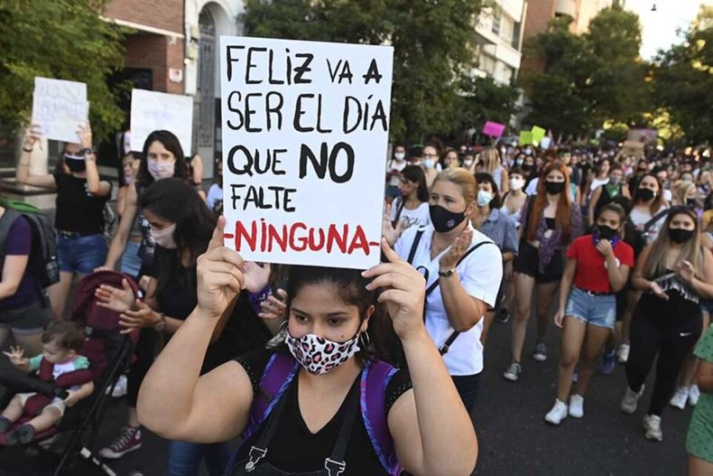 Día de la Mujer: qué es la violencia de género y cómo denunciar