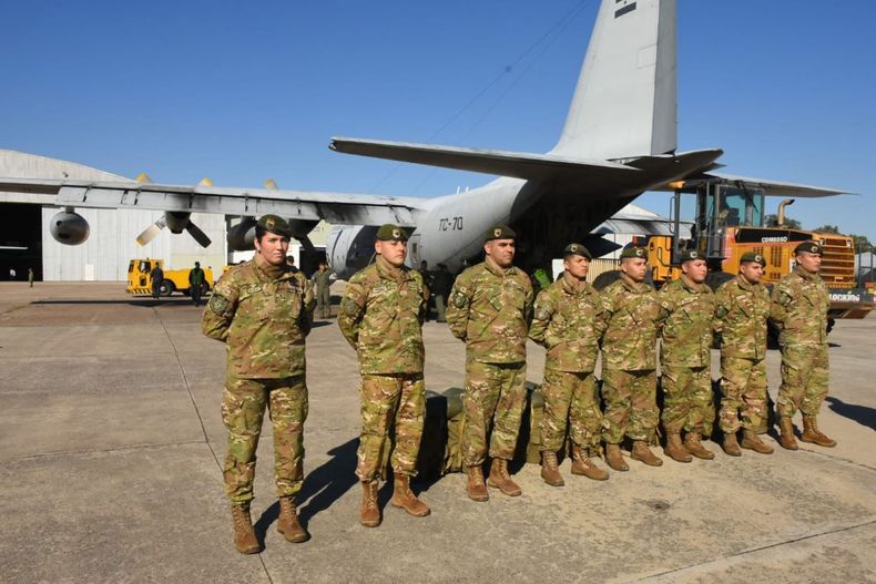 La asistencia humanitaria a Brasil partió a bordo de un Hércules C-130 de la base aérea de El Paloma en la PBA.