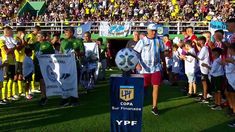 Defensa y Justicia y Estudiantes de la Plata homenajearon a veteranos y excombatientes de Malvinas. Defensa y Justicia y Estudiantes de la Plata homenajearon a veteranos y excombatientes de Malvinas.