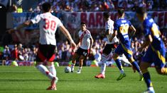El capitán de River, Enzo Pérez, con la pelota. El capitán de River, Enzo Pérez, con la pelota.