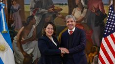 Heidi Gómez y Luis Caputo en el ministerio de Economía. Heidi Gómez y Luis Caputo en el ministerio de Economía.