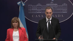 Manuel Adorni y Patricia Bullrich encabezaron una conferencia de prensa. Manuel Adorni y Patricia Bullrich encabezaron una conferencia de prensa.