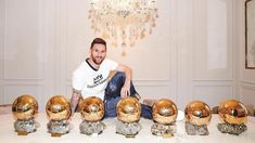 Messi, en su casa con los siete premios recibidos. Messi, en su casa con los siete premios recibidos.