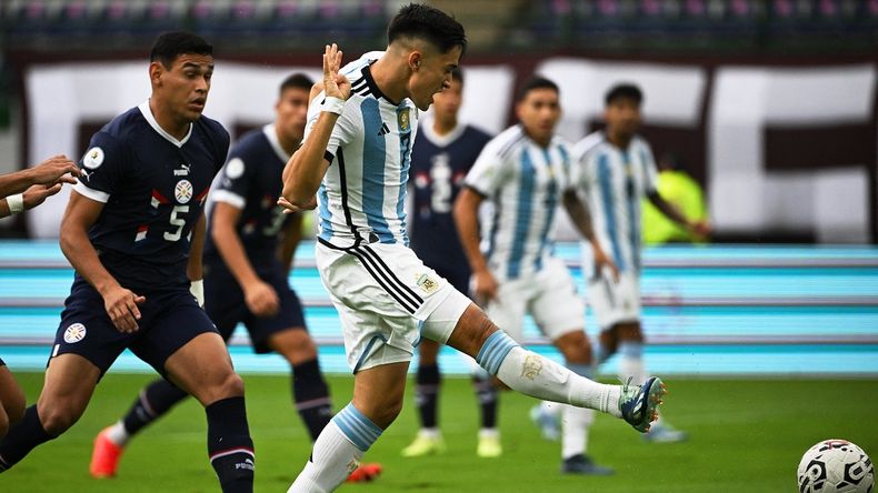 Pablo Solari convirti el primer gol de Argentina contra Paraguay.