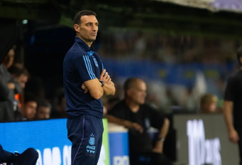 Lionel Scaloni en la Bombonera. Lionel Scaloni en la Bombonera.